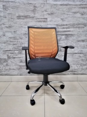 Кресло Barneo K-138 для персонала (черная ткань оранжевая сетка) в Сысерти - sysert.mebel-74.com | фото